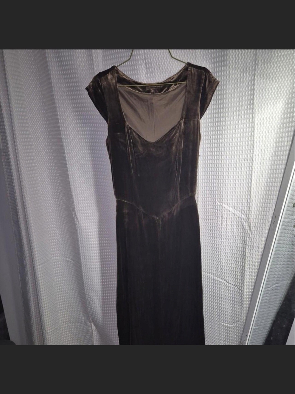 Elegant Velvet Cap-Sleeve Maxi Dress in Dark Brown